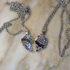 2 Best Friends necklaces - 2 half hearts that fit together - gift box for BFF